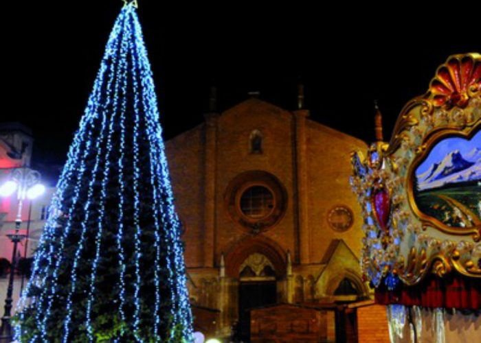 Cittadella del Natale e luminarie accese