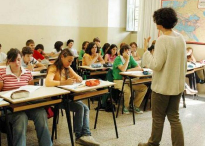 Classi sovraffollate, a scuolae alluniversità è un pollaio