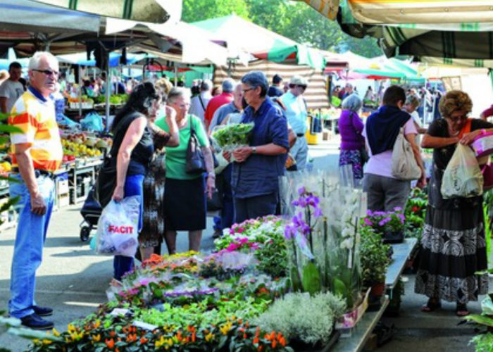 Come cambia il mercatodi piazza Alfieri e Campo del Palio