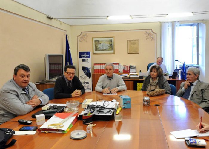 Comitato San Pé sui problemi del quartiereE salta fuori una "bacheca del maiale"