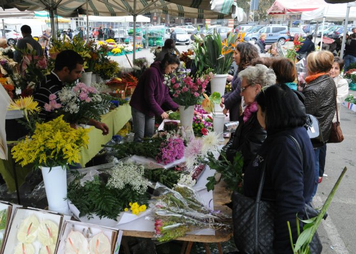 Commemorazione defunti"Posso avere lo sconto sui fiori?"