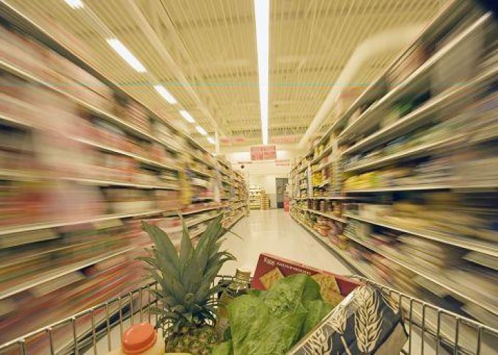 Commercio/Coldiretti:7 famiglie su 10 tagliano qualità e quantità
