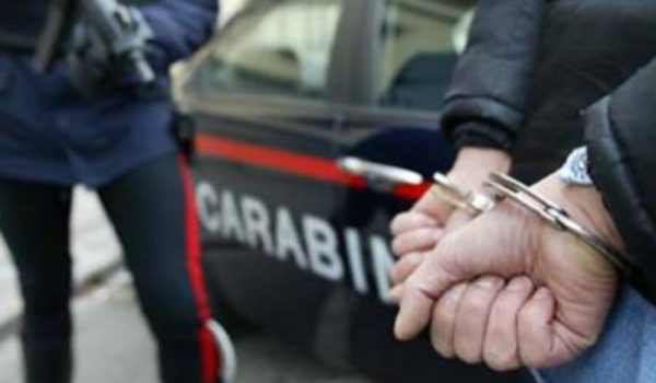 Compra dal macellaio ma non vuole pagare,poi minaccia i carabinieri: arrestato