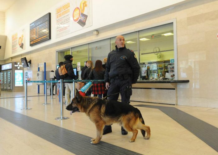 Controlli speciali di Polfer e unità cinofile della Penitenziaria alla stazione