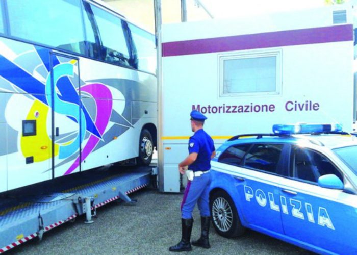 Controlli sui bus che portanogli studenti in gita scolastica