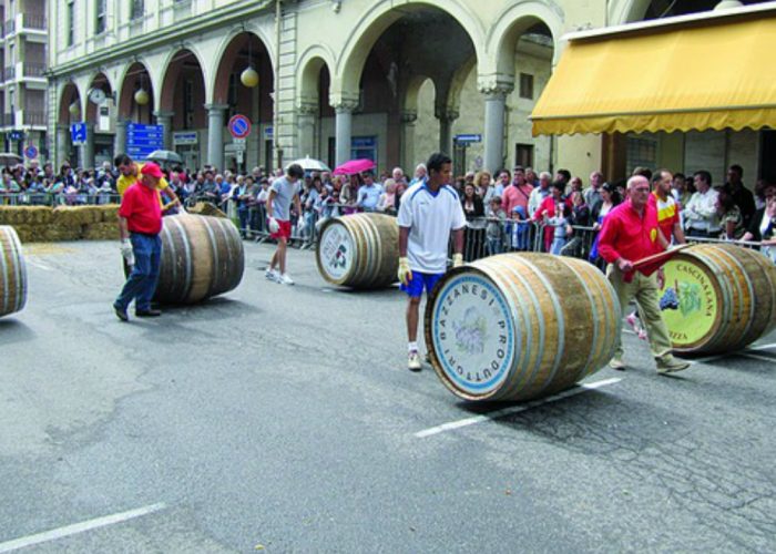 Corsa delle Botti, se la consuetudinediventa sport avvincente e singolare