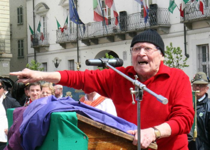 Corteo e bandiere per il 25 AprileGerbi, discorso contestato