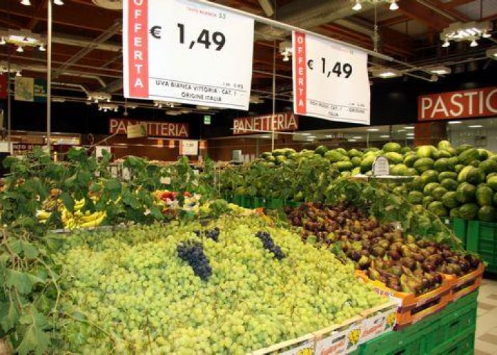 Crisi/ Consumatori: Cala gap costo spesa discount-supermercati