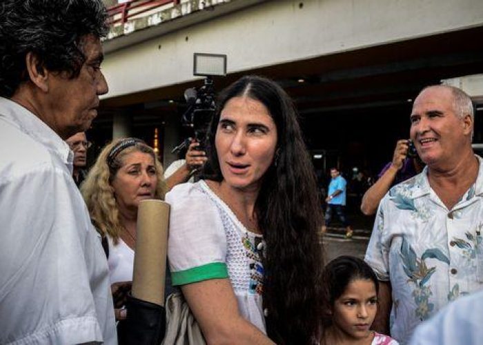 Cuba/ La blogger dissidente Yoani Sanchez rientrata all'Avana