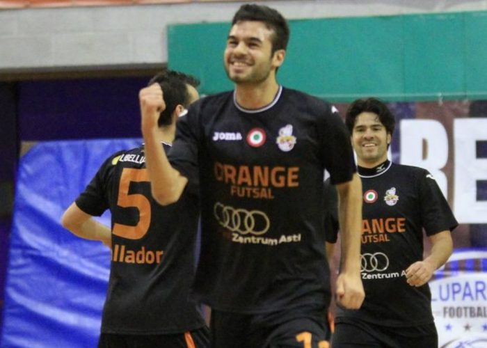 De Oliveira e capitan Ramon scatenatiL'Orange Futsal banchetta in Veneto