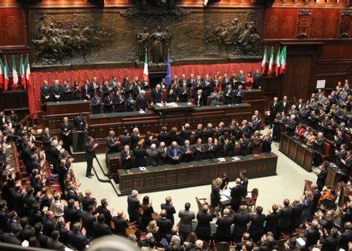 Def/ Ok Aula Camera a risoluzione maggioranza con 419 sì