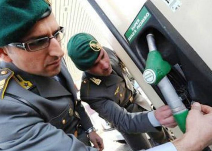 Denunciati due titolari di distributore,facevano la cresta sul carburante