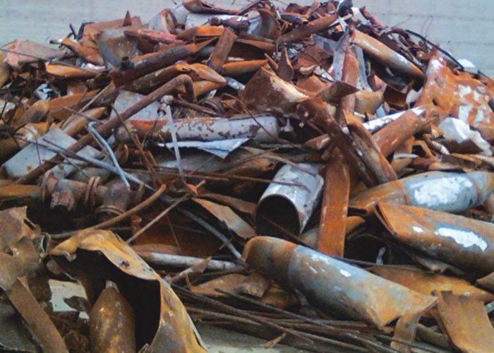 Denunciati per raccolta non autorizzatadi materiale ferroso dalla cascine