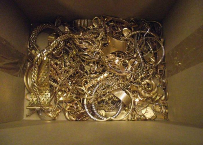 Denunciati per ricettazione tre alessandrini pregiudicati sorpresi con 3 kg d'oro