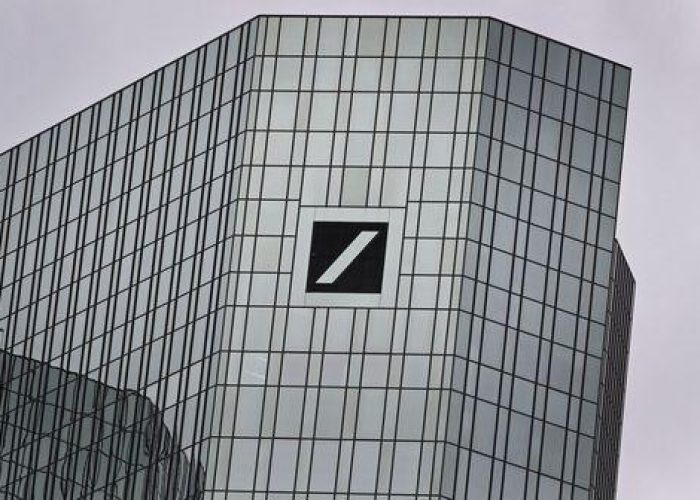 Deutsche Bank/ rivede al ribasso risultati 2012, rischi giuridici