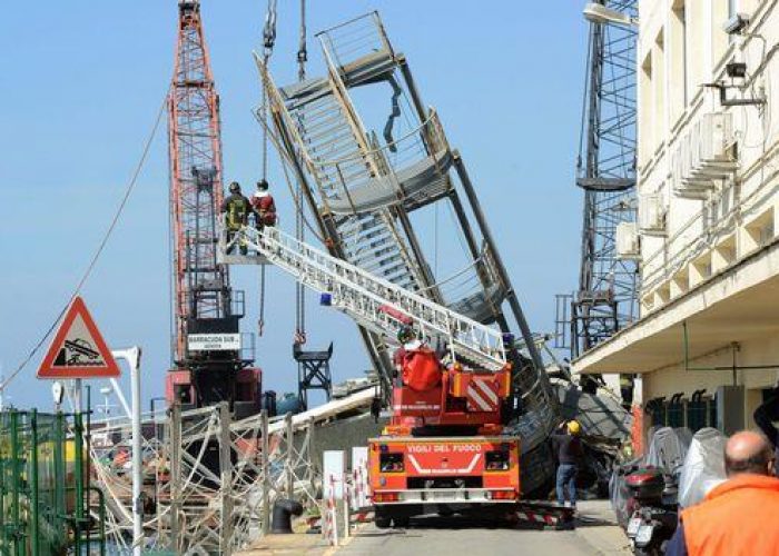 Disastro Genova/ Indagati comandante nave e pilota