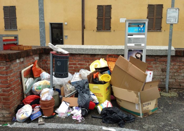 Discarica in piazza san Giuseppe