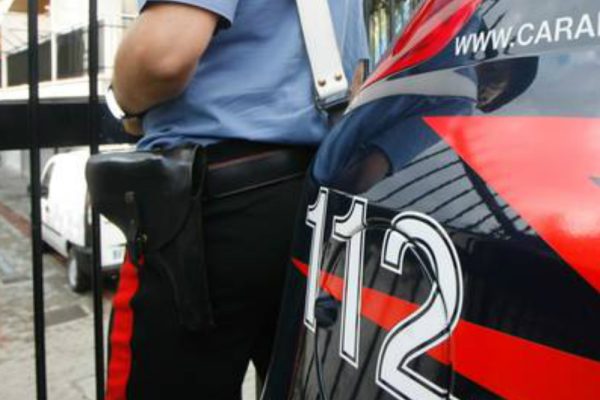 Disturba la quiete pubblica e minaccia carabinieri, denunciato 62enne astigiano