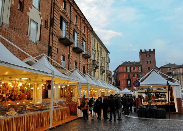 Domenica di pienone e negozi chiusiCerrato: occasione persa dal commercio
