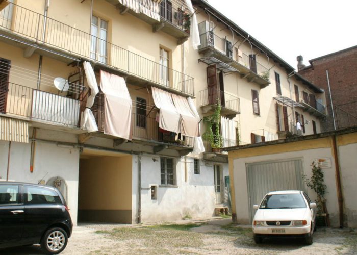 Dopo aver sparato al vicino di casaè andato sulla tomba della moglie
