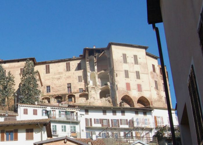 Dopo il crollo, il castello di Frincotrova un acquirente