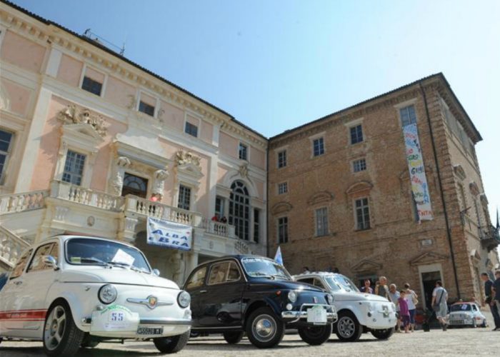 Dopo il raduno di Fiat 500stasera si chiude la festa al Castello di Govone