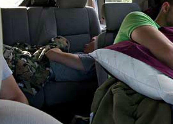 Dormivano su un'auto rubataQuattro denunciati per ricettazione