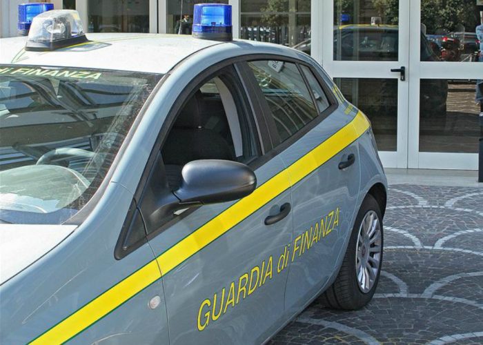 Due autovetture prive di assicurazionesequestrate dalla Guardia di Finanza