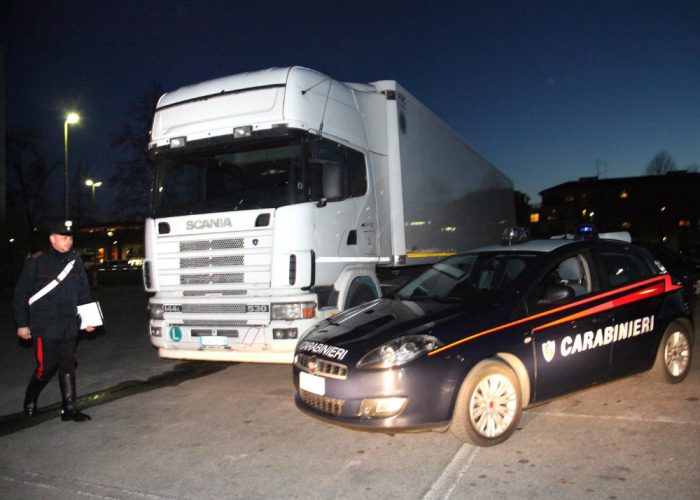 Due camionisti napoletani tentano di "dirottare" 30mila euro di dolciumi Ferrero