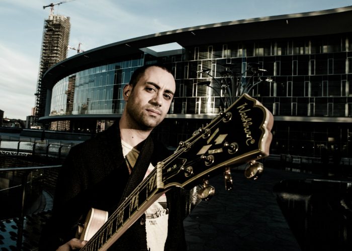 Ecco il pop-rock del milanese SanteConcerto acustico da Pace Music
