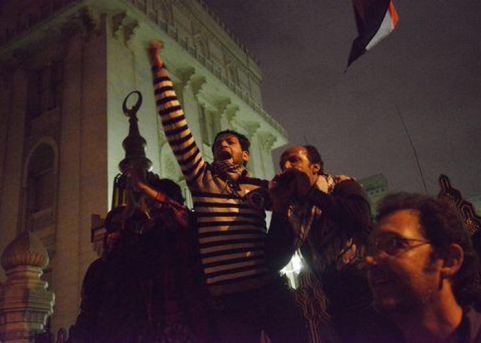 Egitto/ Manifestanti, notte davanti a palazzo presidenziale