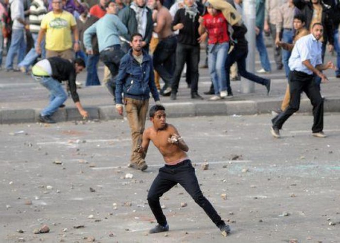 Egitto/ Scontri ad Alessandria, polizia usa gas lacrimogeni