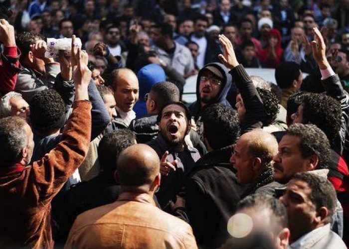Egitto/ Scontri notturni con polizia, 18 manifestanti feriti