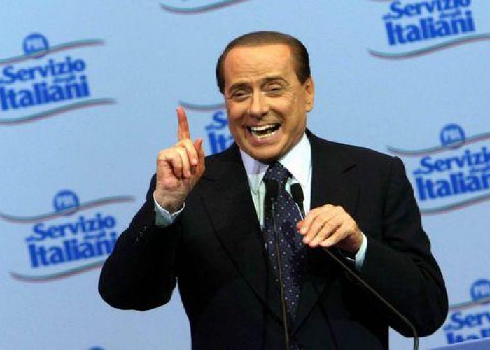 Elezioni/ Berlusconi irride Monti: Piove, governo ladro...
