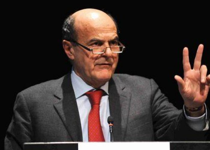 Elezioni/ Bersani: Sfida tv con il Cav solo se candidato premier