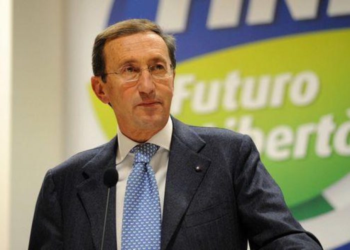 Elezioni/ Fini: Bersani premier non sarebbe problema per paese