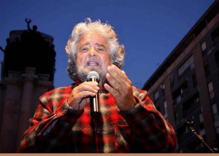 Elezioni/ Grillo contestato a Livorno: 'Fascista'