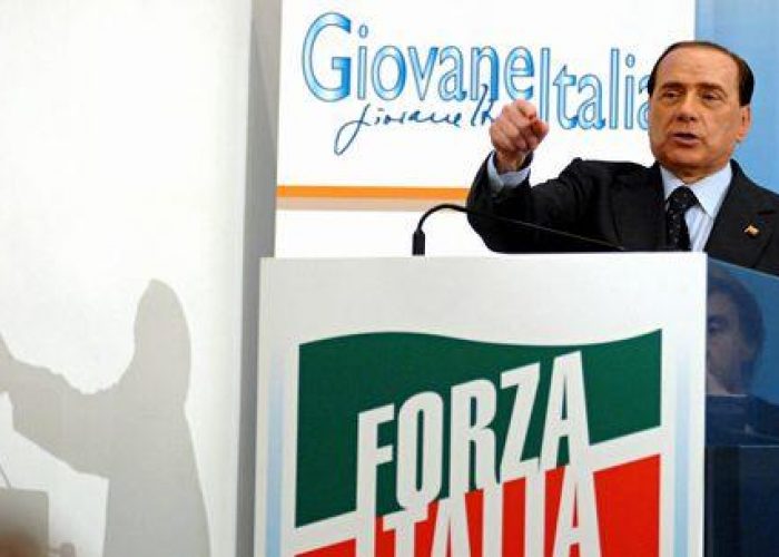 Elezioni/ Sondaggio TgLa7: Berlusconi aumenta 2,6% dopo Santoro