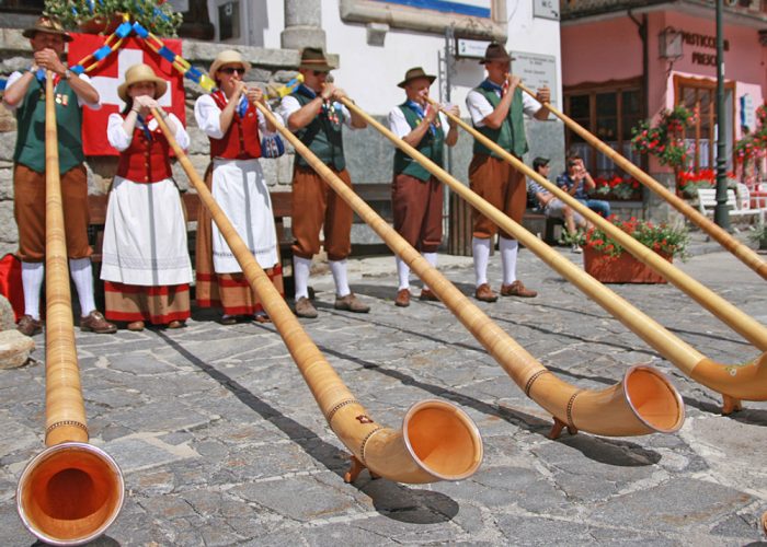 Enogastronomia e folklore: tra usi e costumi walser ai piedi del Monte Rosa