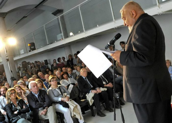Enzo Bianchi: «C'è aria nuova nella chiesaPapa Francesco cerca Cristo tra gli uomini»