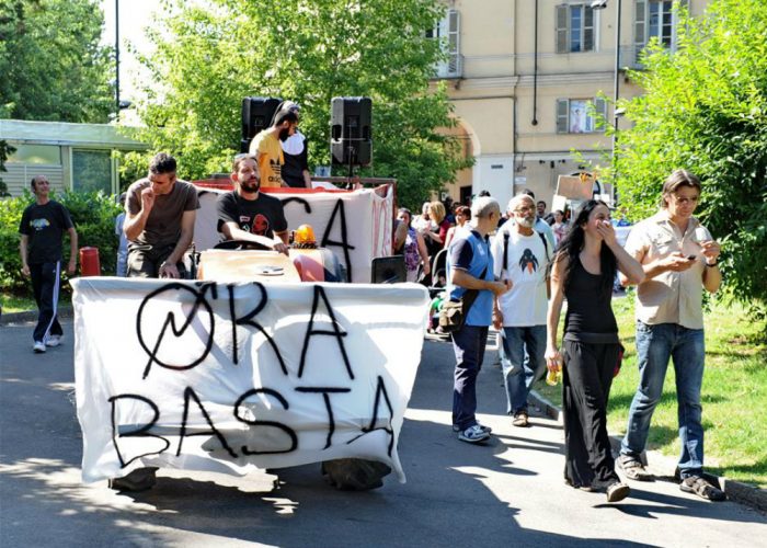 «Espropriare gli immobili vuoti»La street parade contro il partito del mattone