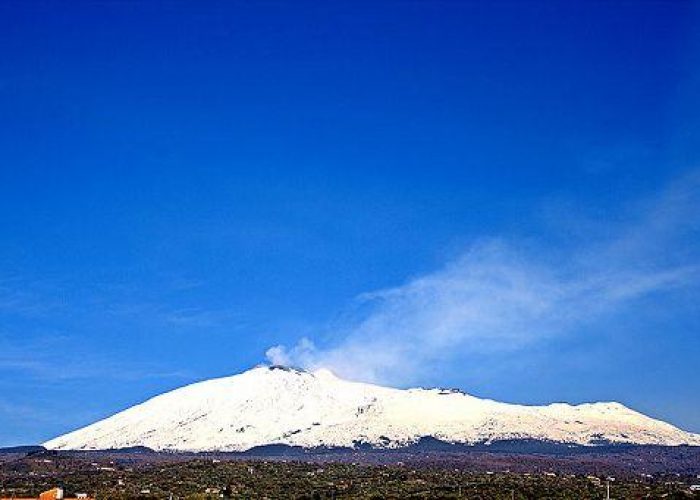 Etna/ Prosegue la spettacolare eruzione del vulcano siciliano