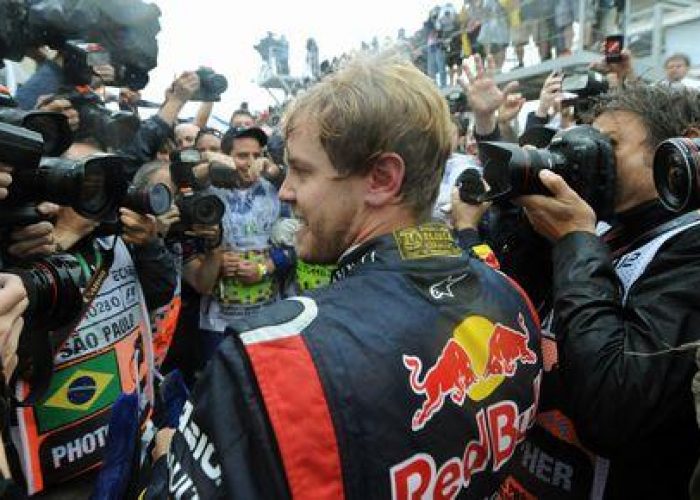 F1, Vettel campione del mondo davanti a un Alonso super