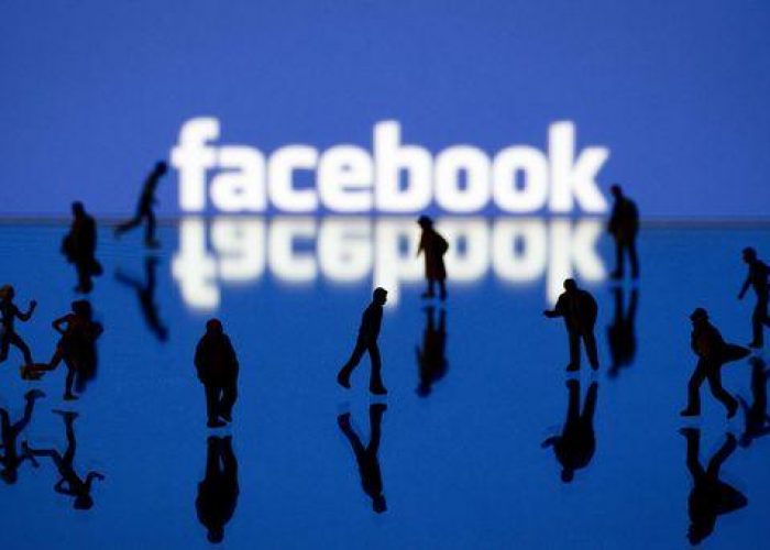 Facebook/ Pensa a introdurre gli hashtag come Twitter