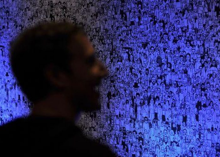 Facebook/ Pensa a video pubblicitari per aumentare i ricavi