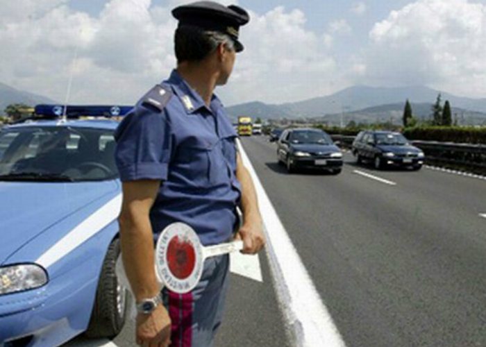 Fermati per un sorpasso azzardato,in auto avevano attrezzi da rapina