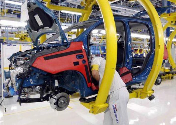 Fiat/ Per 19 operai Fiom Pomigliano stipendio,no rientro fabbrica