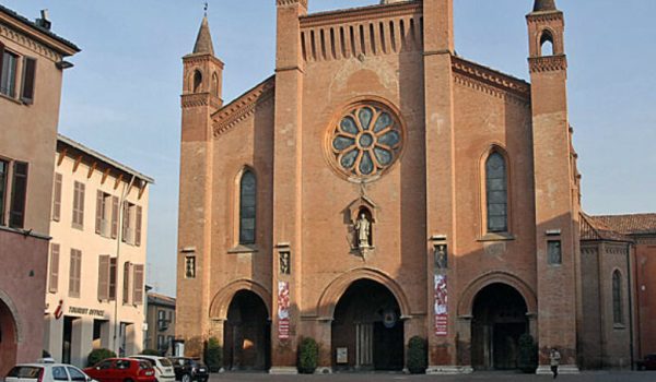 Finta guida turistica truffava comitive di visitatori stranieri ad Alba