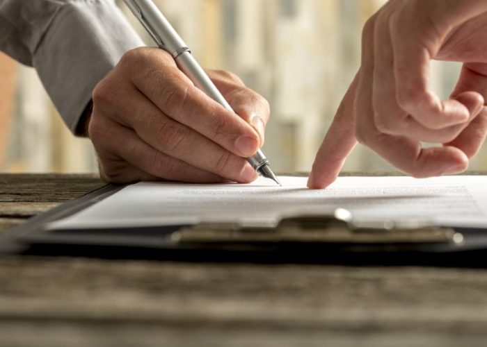 firma-generica-documento-contratto-notaio-legale-accordo-ufficio