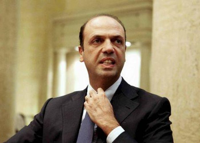 Fisco/ Alfano: Monti prima mette tasse poi dice volerle togliere
